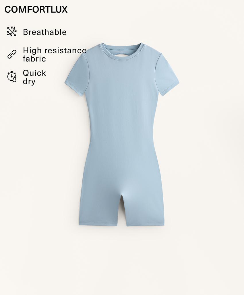 Комфортный комбинезон с открытой спиной короткого покроя comfortlux