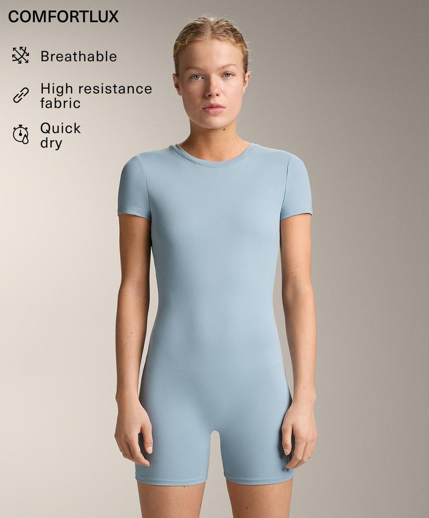 Комфортный комбинезон с открытой спиной короткого покроя comfortlux