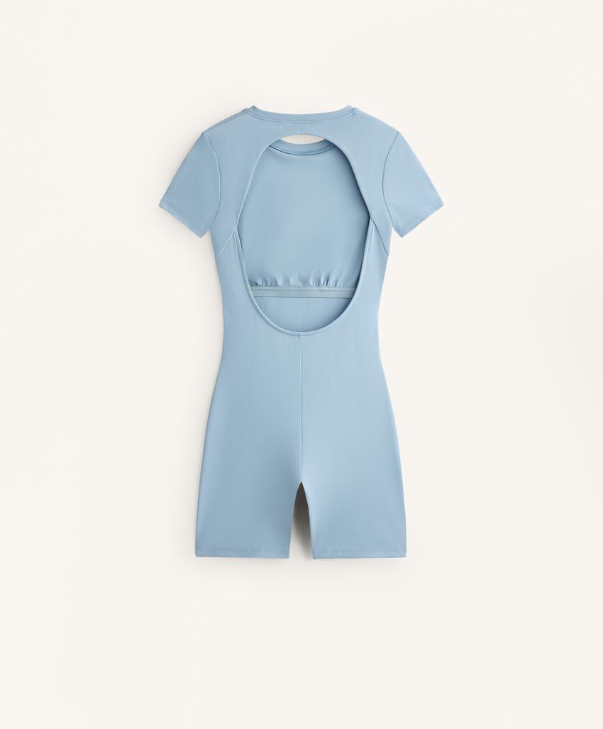 Комфортный комбинезон с открытой спиной короткого покроя comfortlux