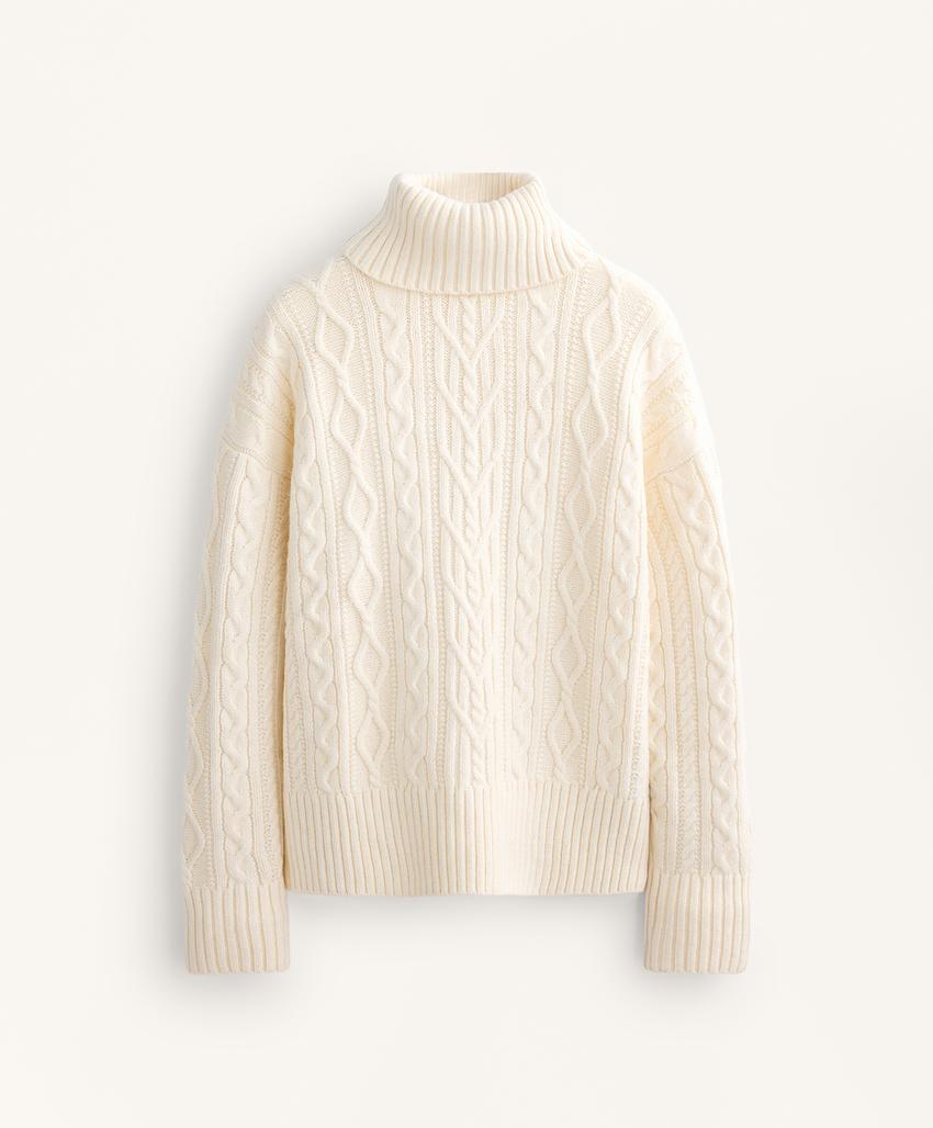 Джемпер с крупной вязкой и высоким воротником