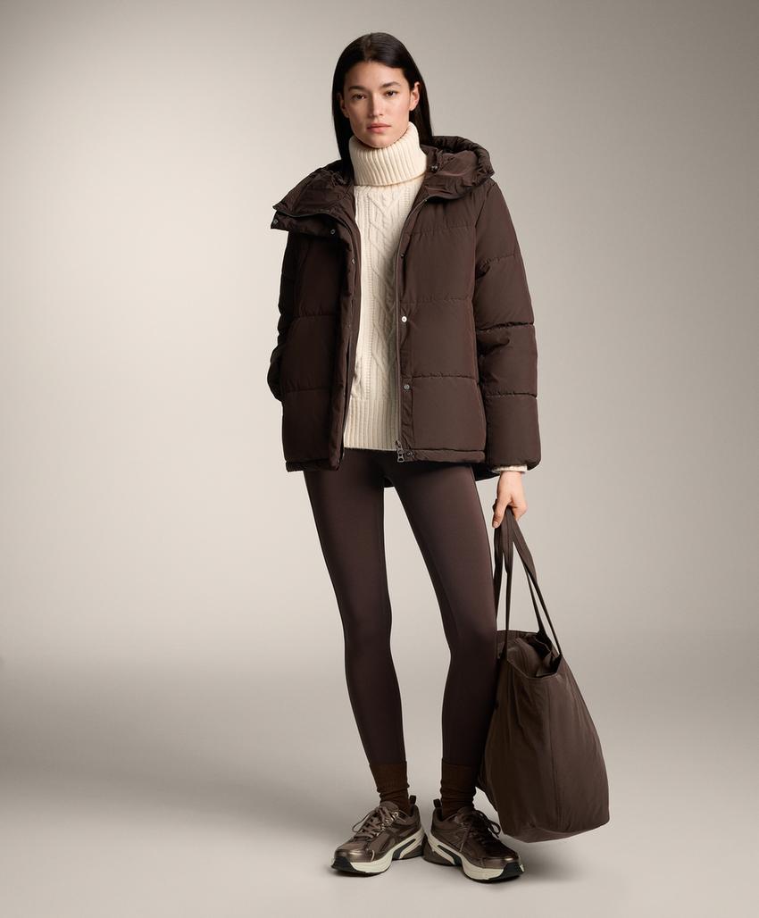 Джемпер с крупной вязкой и высоким воротником