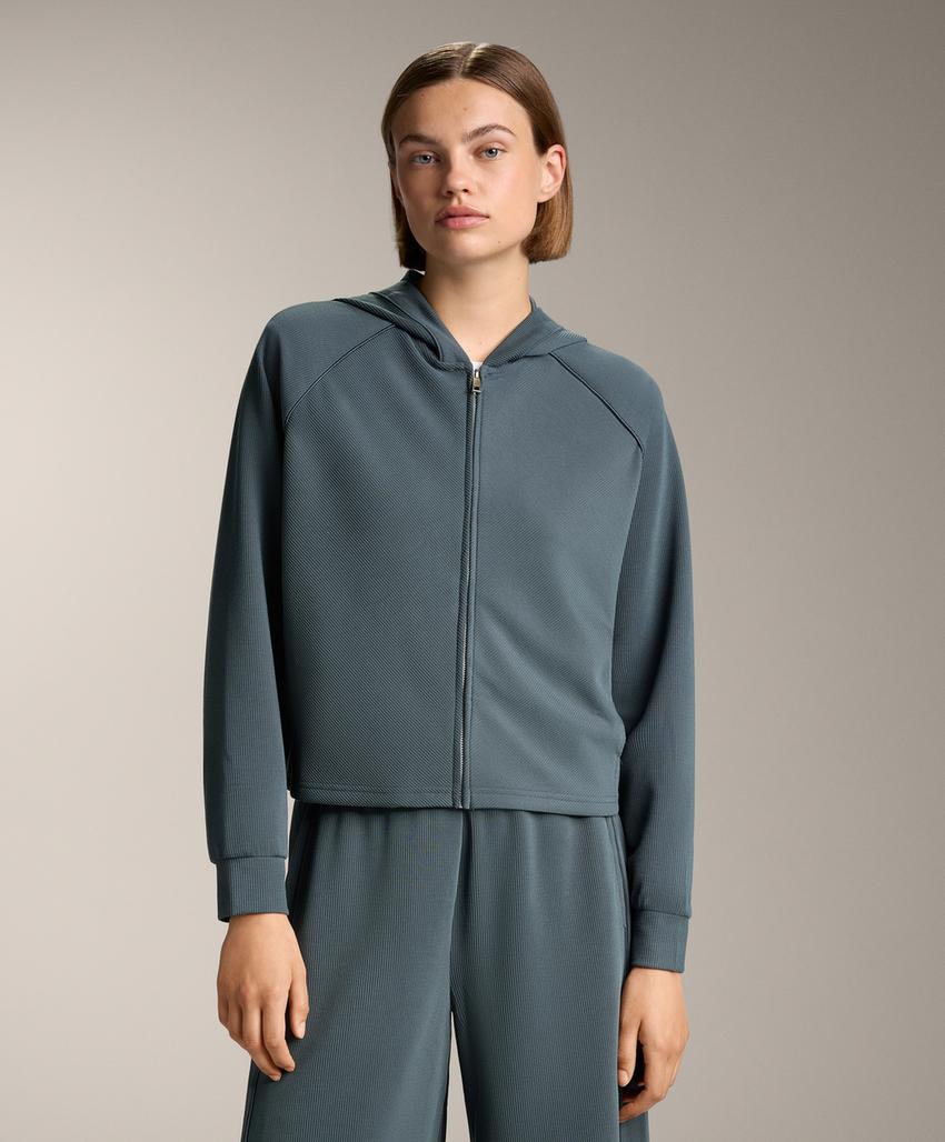 Жакет с капюшоном из риба, 29% модал