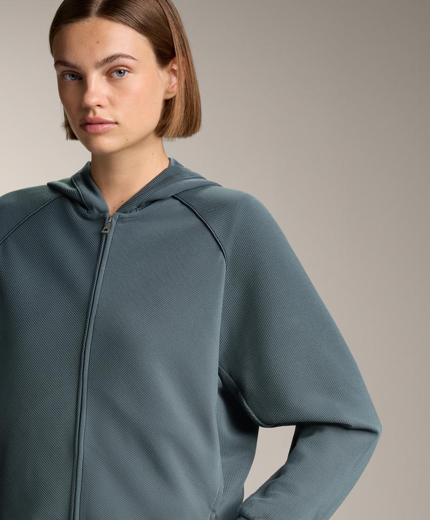 Жакет с капюшоном из риба, 29% модал