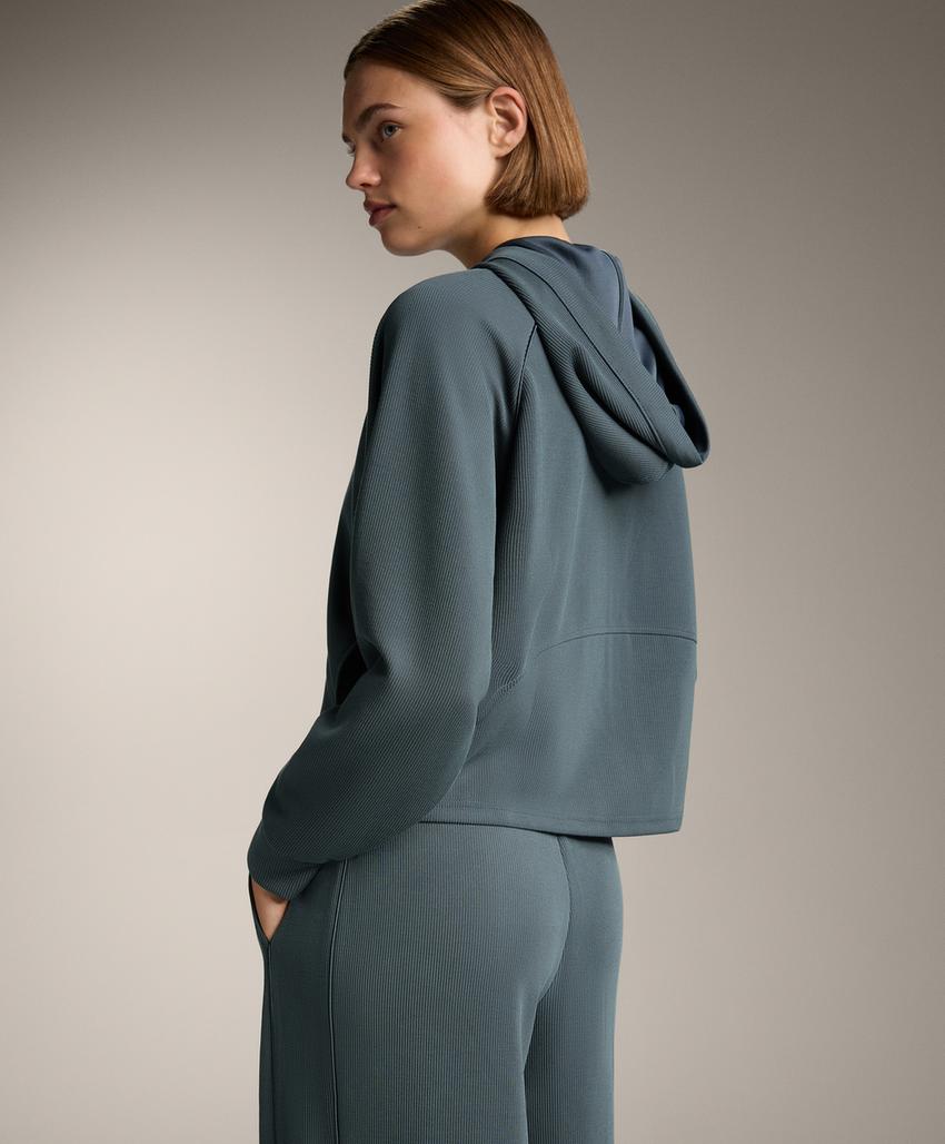 Жакет с капюшоном из риба, 29% модал