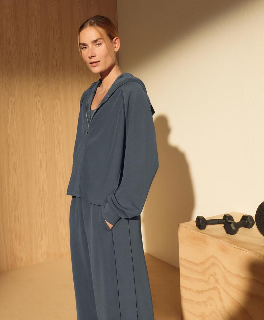 Жакет с капюшоном из риба, 29% модал