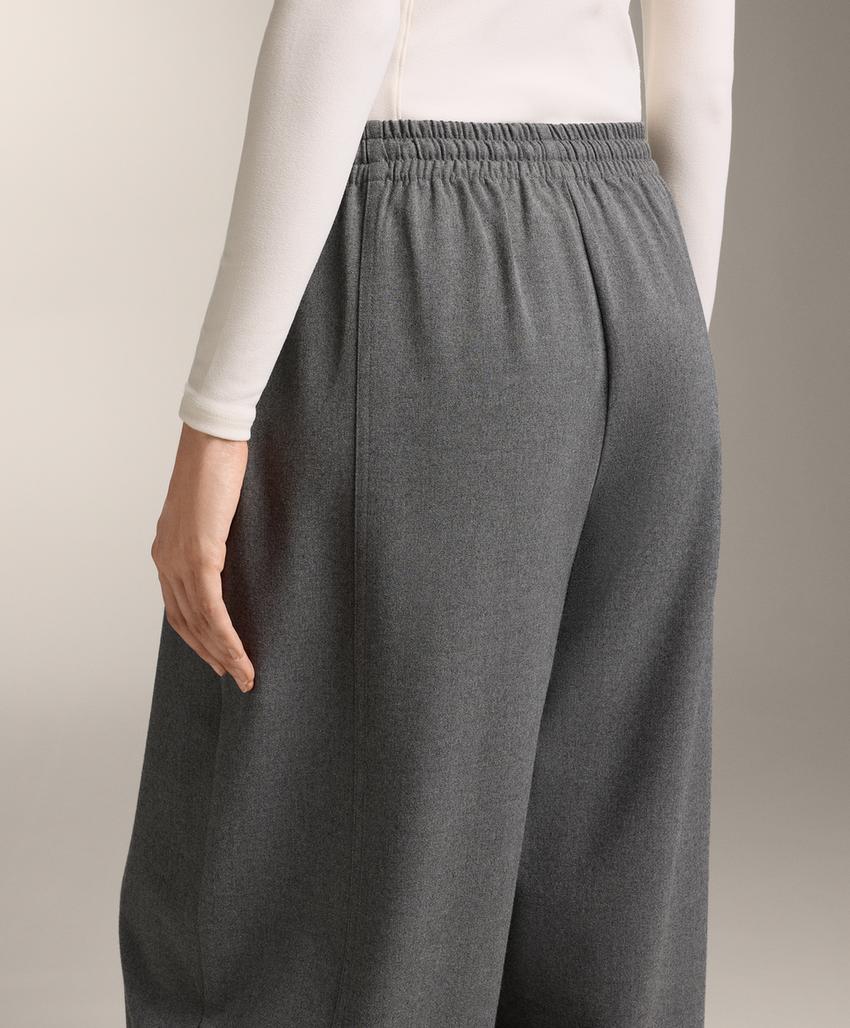 Брюки свободного кроя из плотной ткани