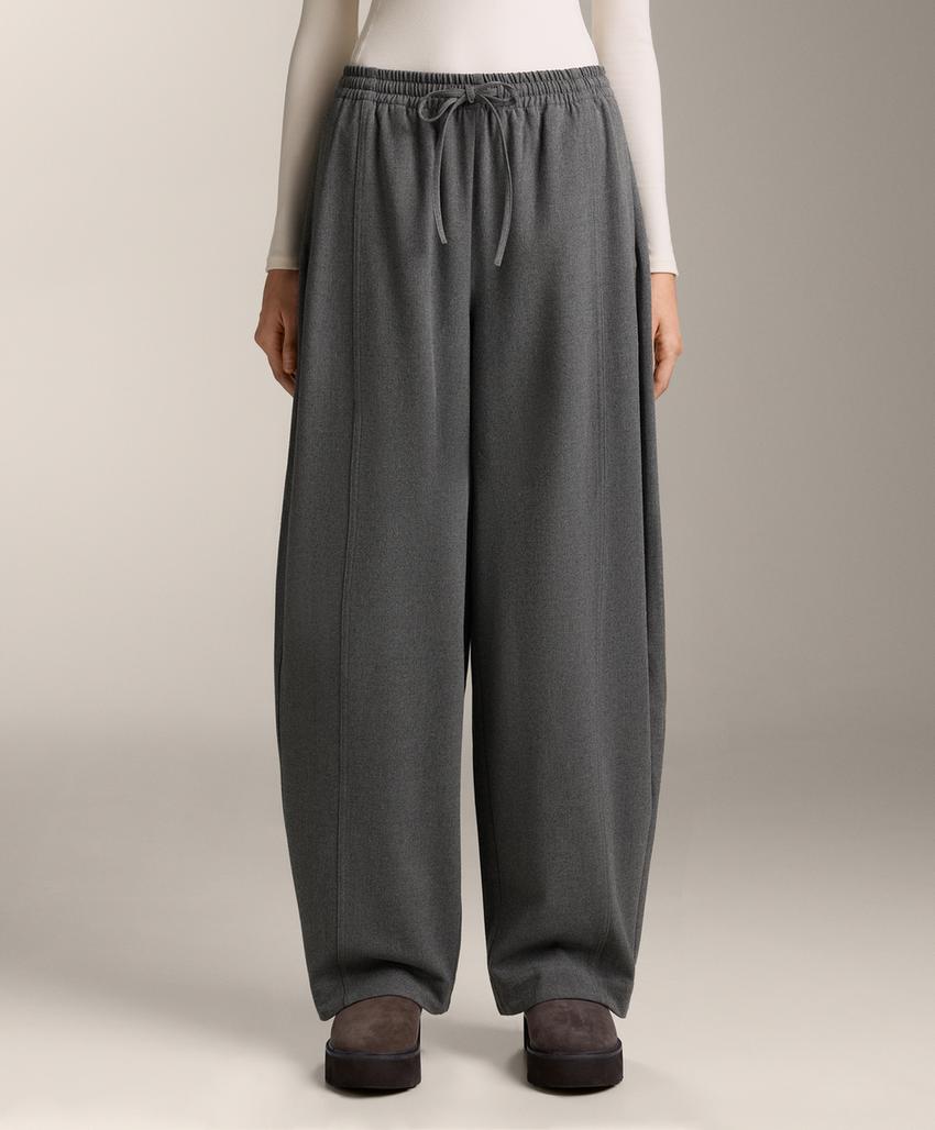 Брюки свободного кроя из плотной ткани