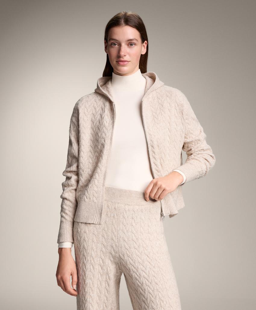 Кардиган с капюшоном из косички