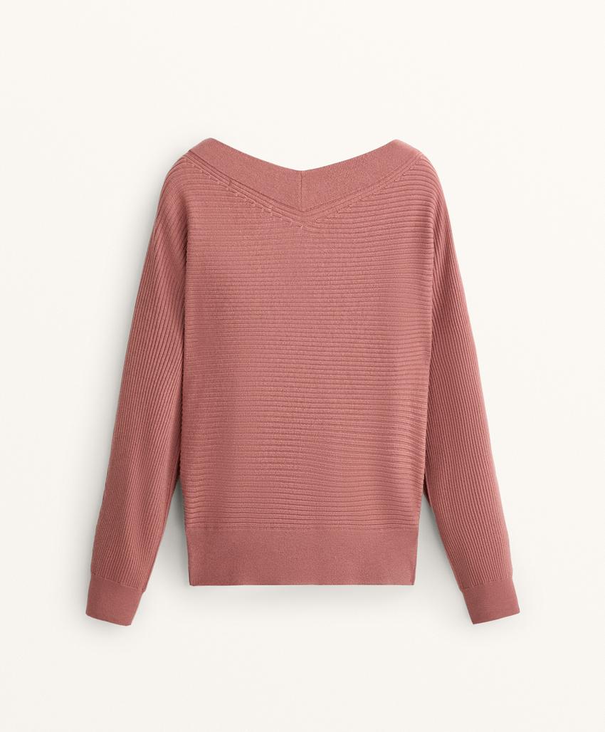 Половинка вязаного свитера с перекрещивающимся узором