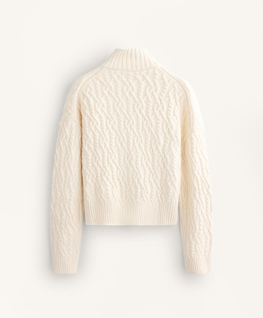 Куртка-бомбер из косички с пуговицами