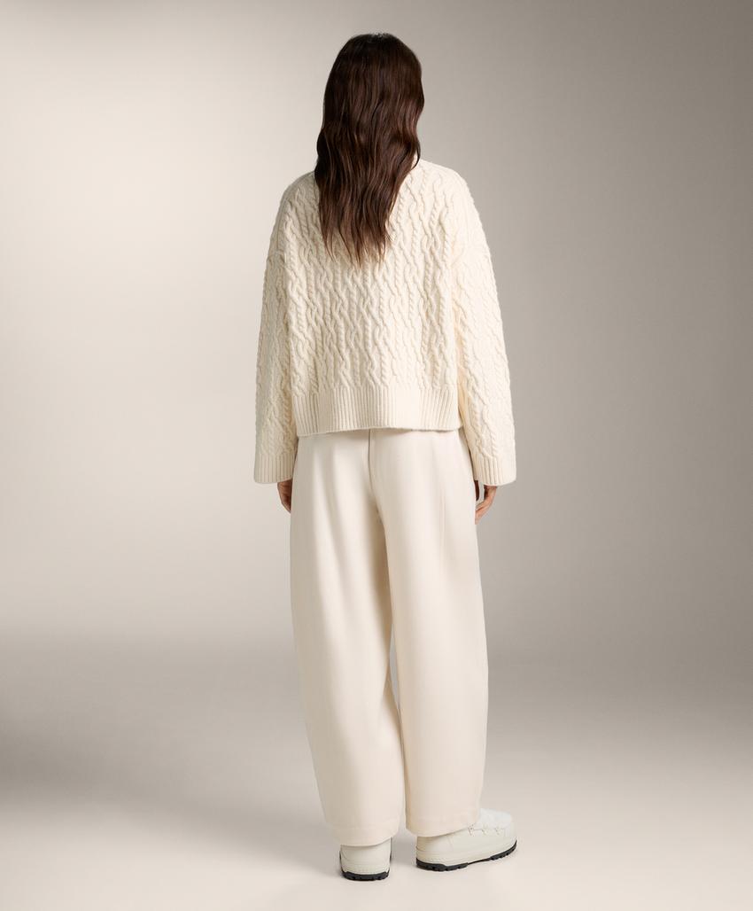 Куртка-бомбер из косички с пуговицами