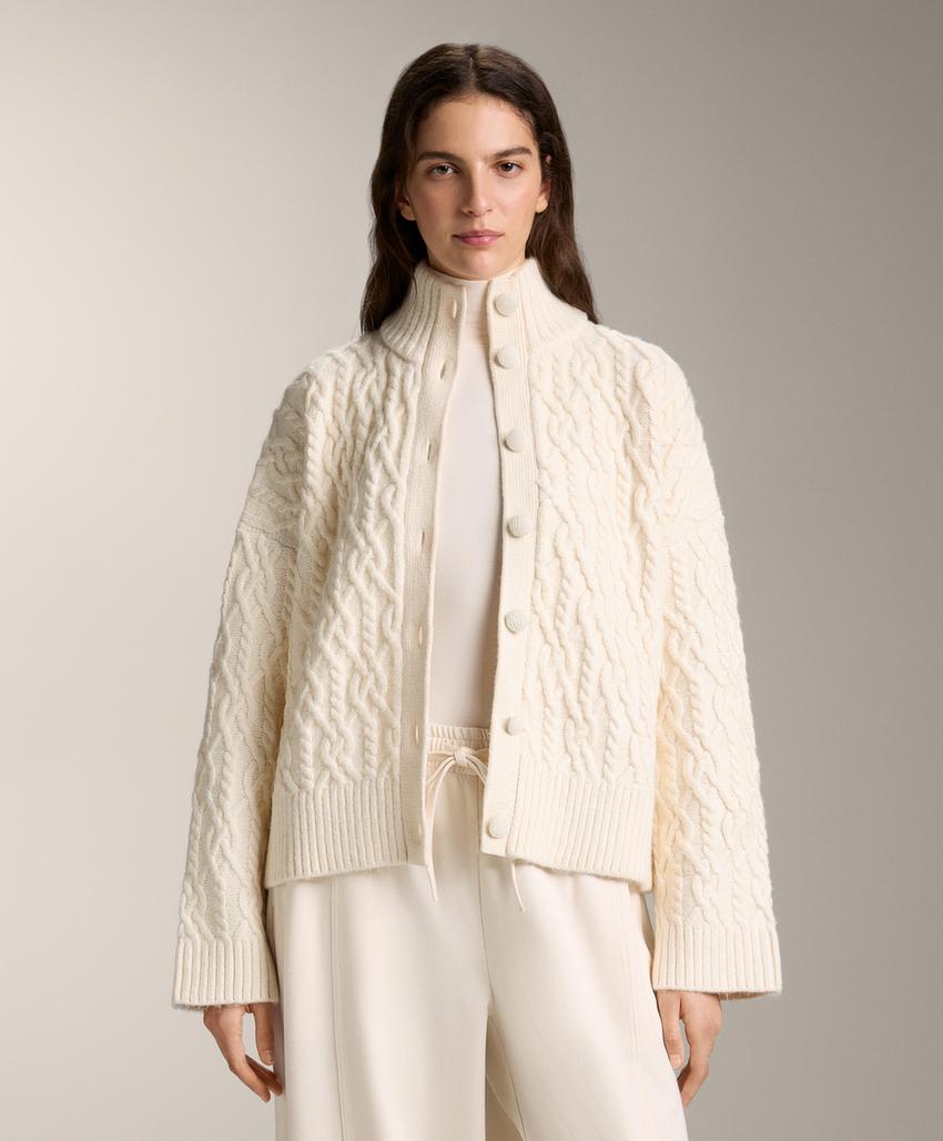 Куртка-бомбер из косички с пуговицами