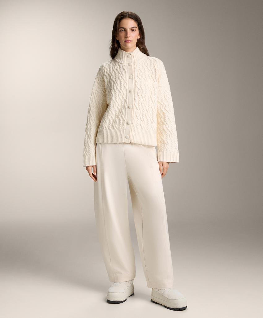 Куртка-бомбер из косички с пуговицами