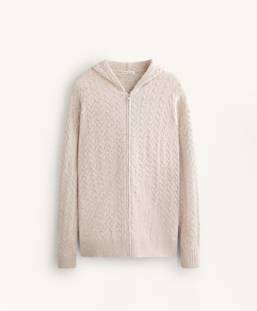 Длинный жакет с капюшоном из косички