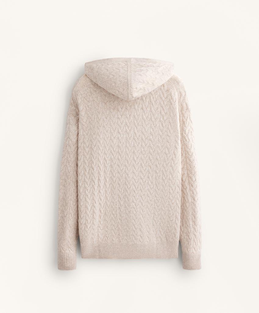 Длинный жакет с капюшоном из косички