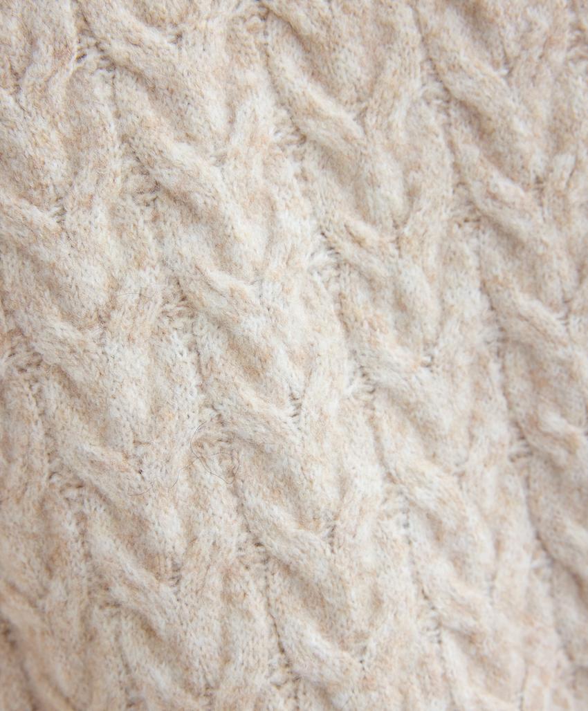 Длинный жакет с капюшоном из косички