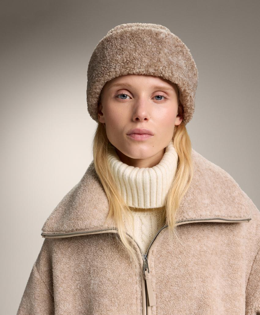 Шапка из искусственного меха