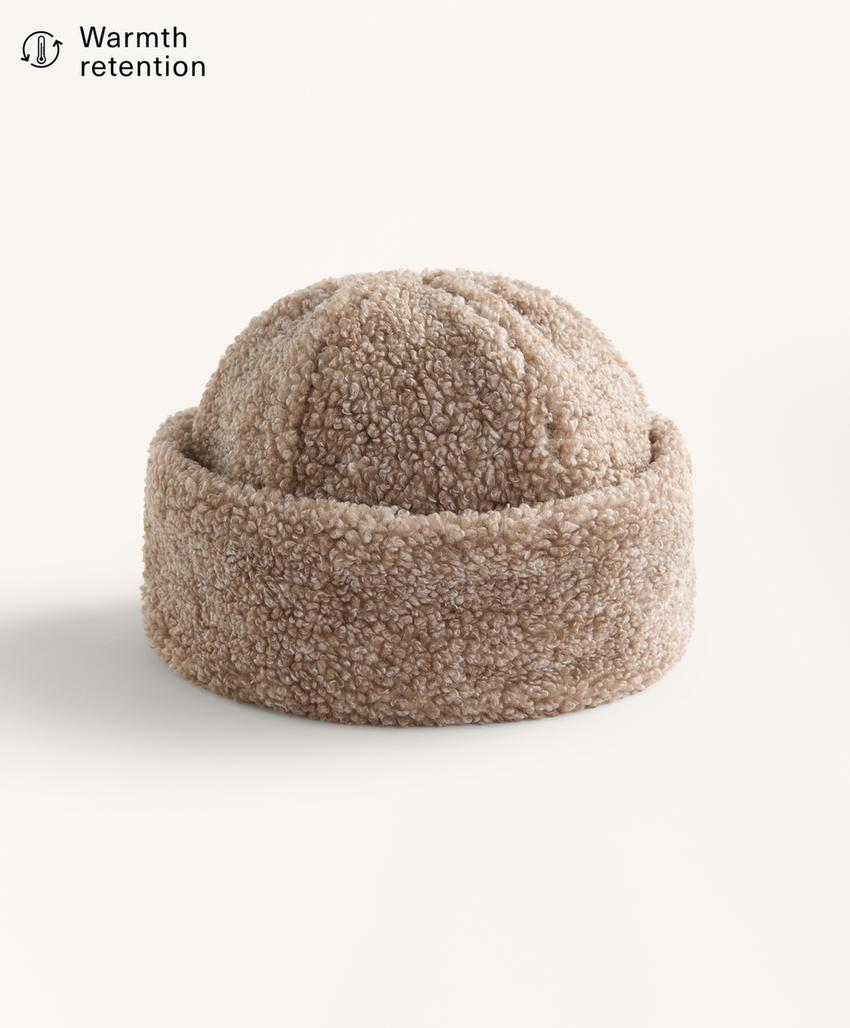 Шапка из искусственного меха