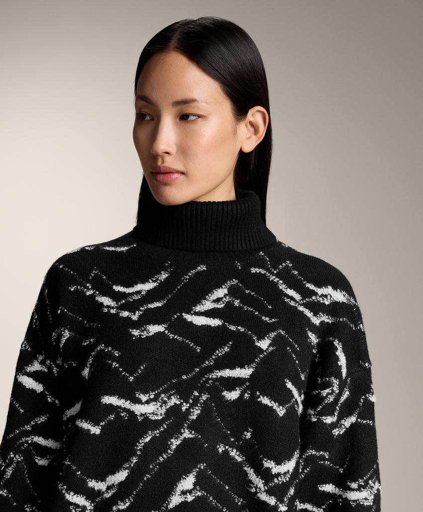 Пуловер с горным узором