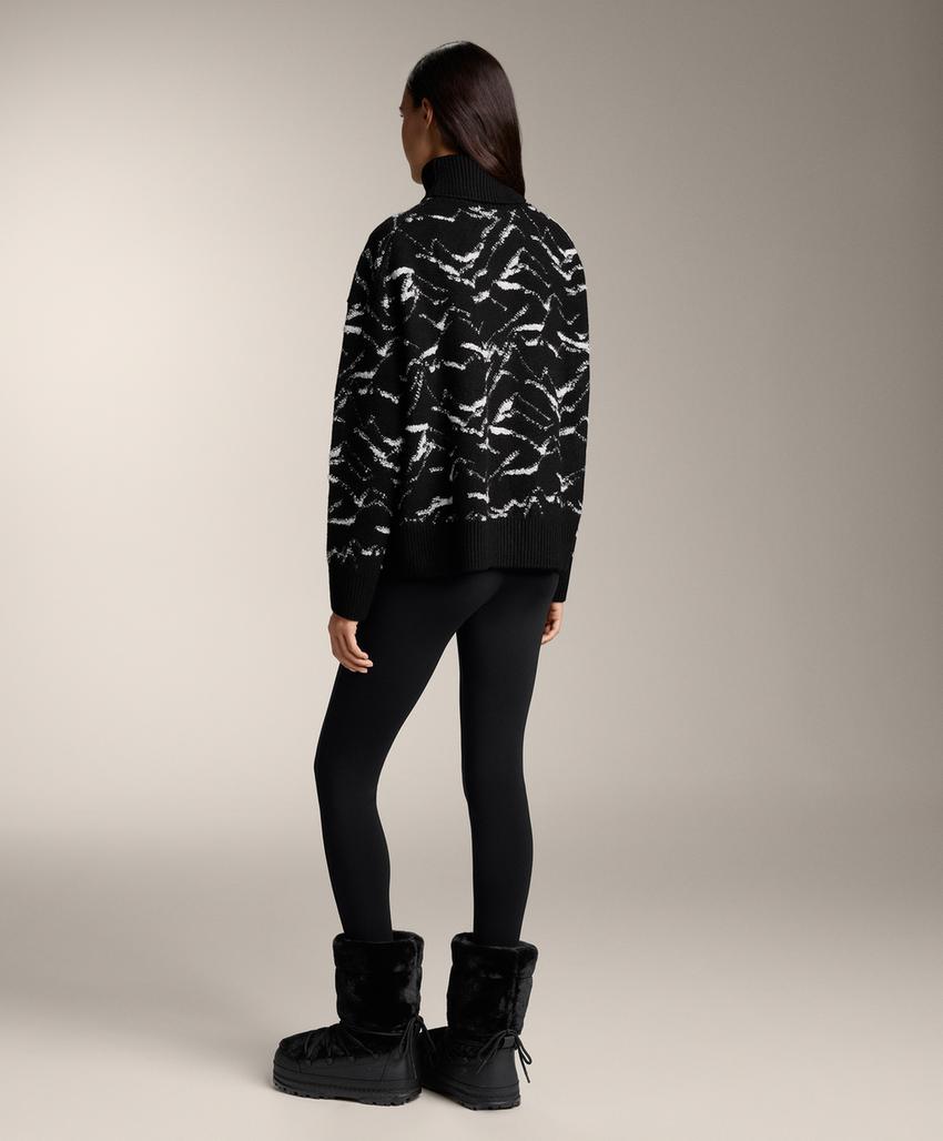 Пуловер с горным узором