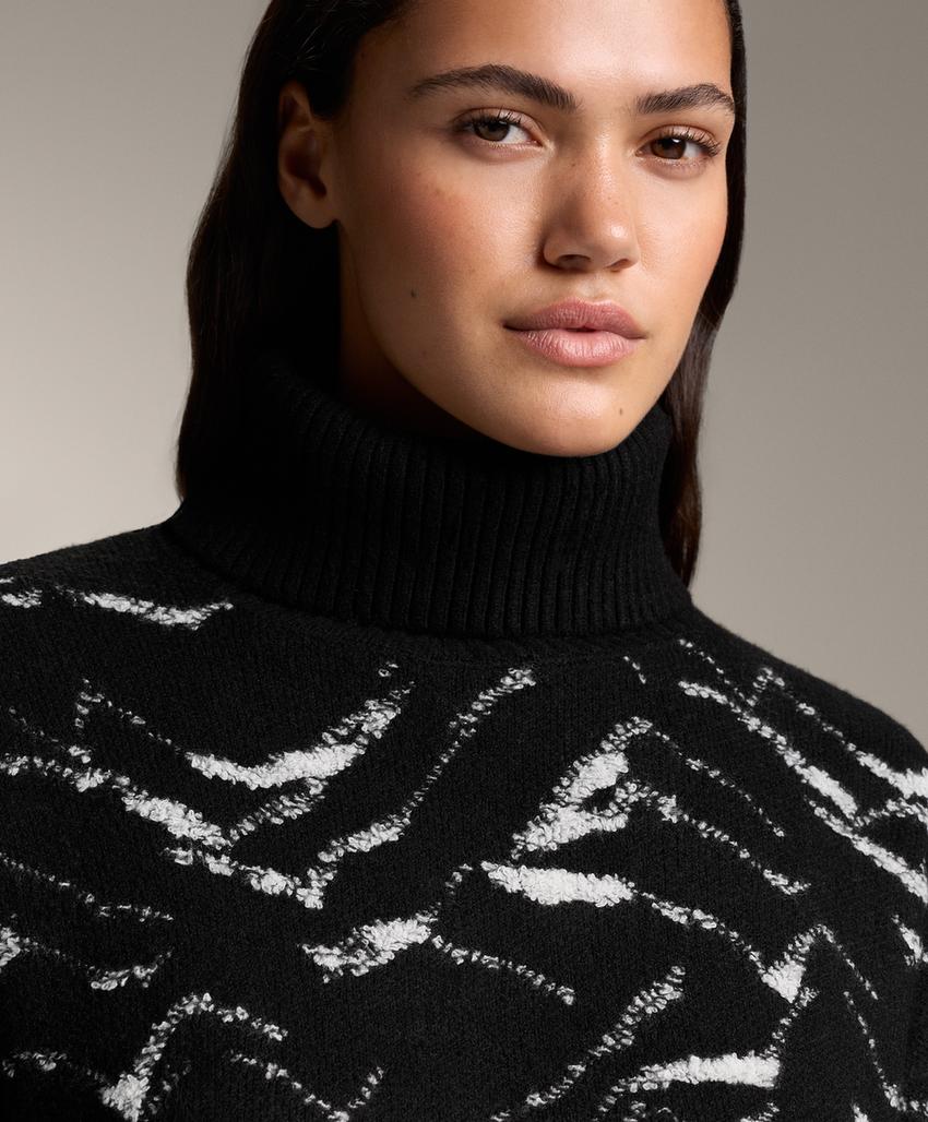 Пуловер с горным узором