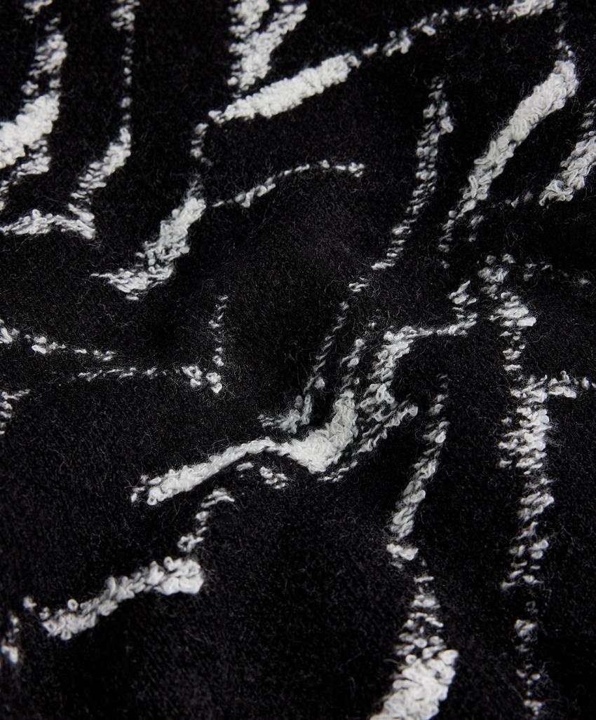 Пуловер с горным узором