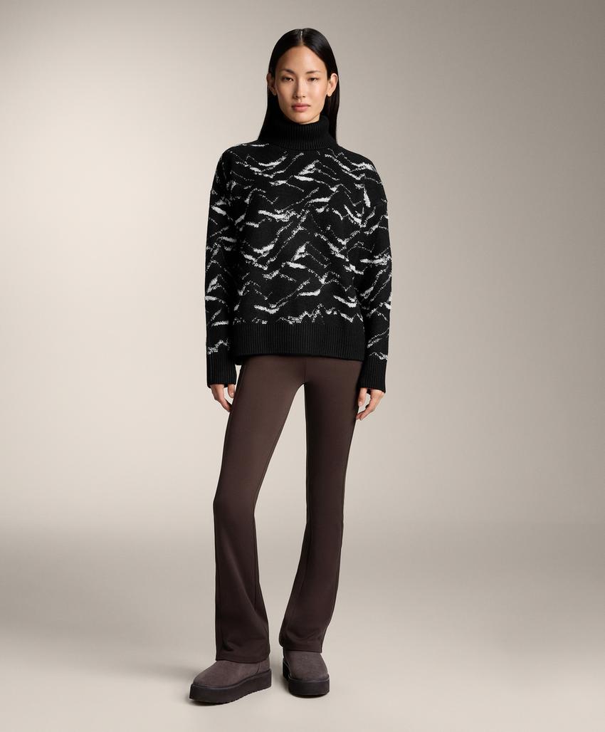 Пуловер с горным узором