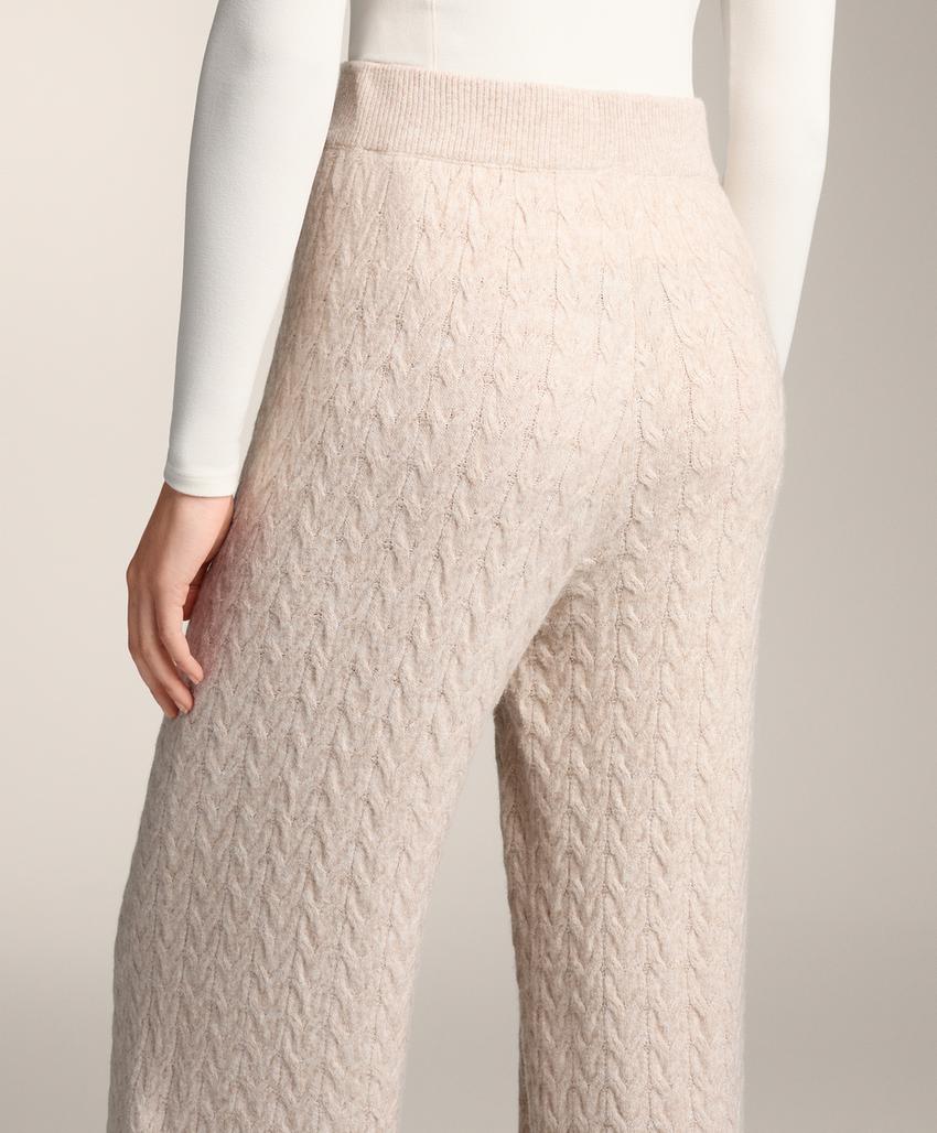 Брюки прямого кроя с косами из кабельной вязки
