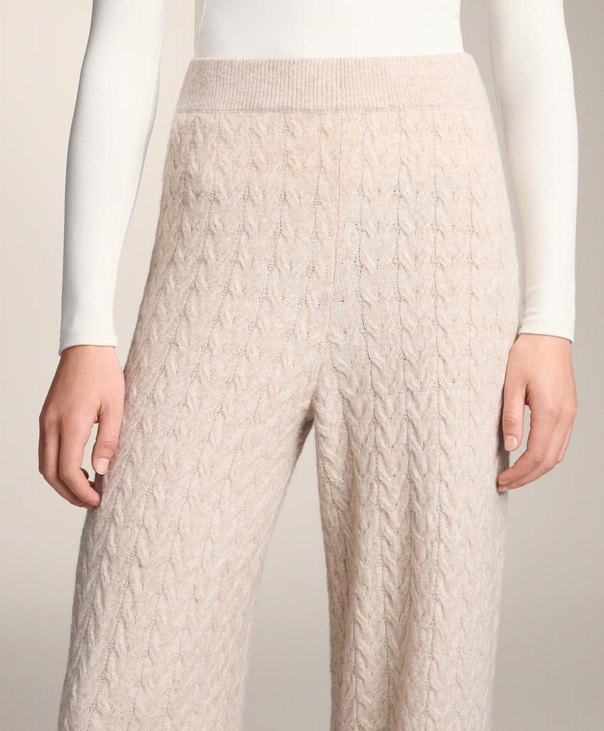 Брюки прямого кроя с косами из кабельной вязки