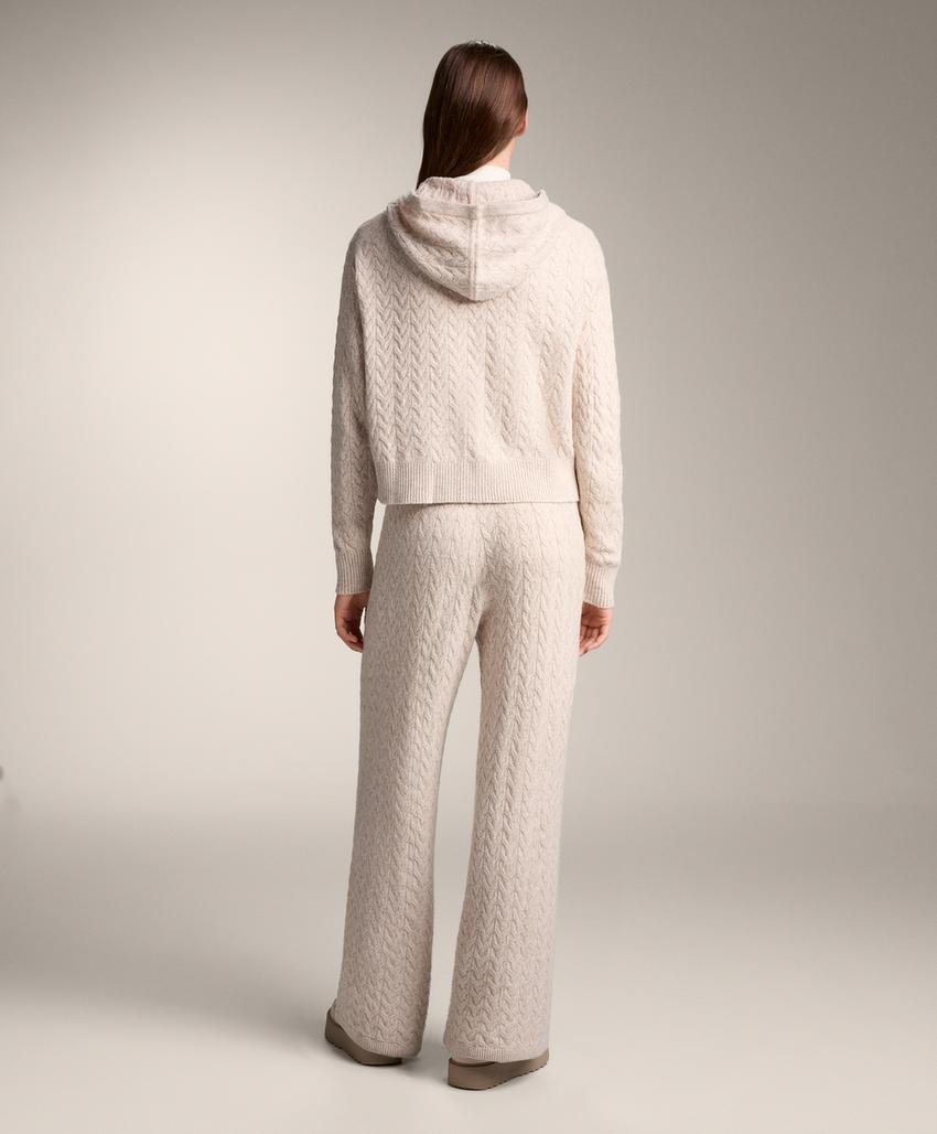 Брюки прямого кроя с косами из кабельной вязки