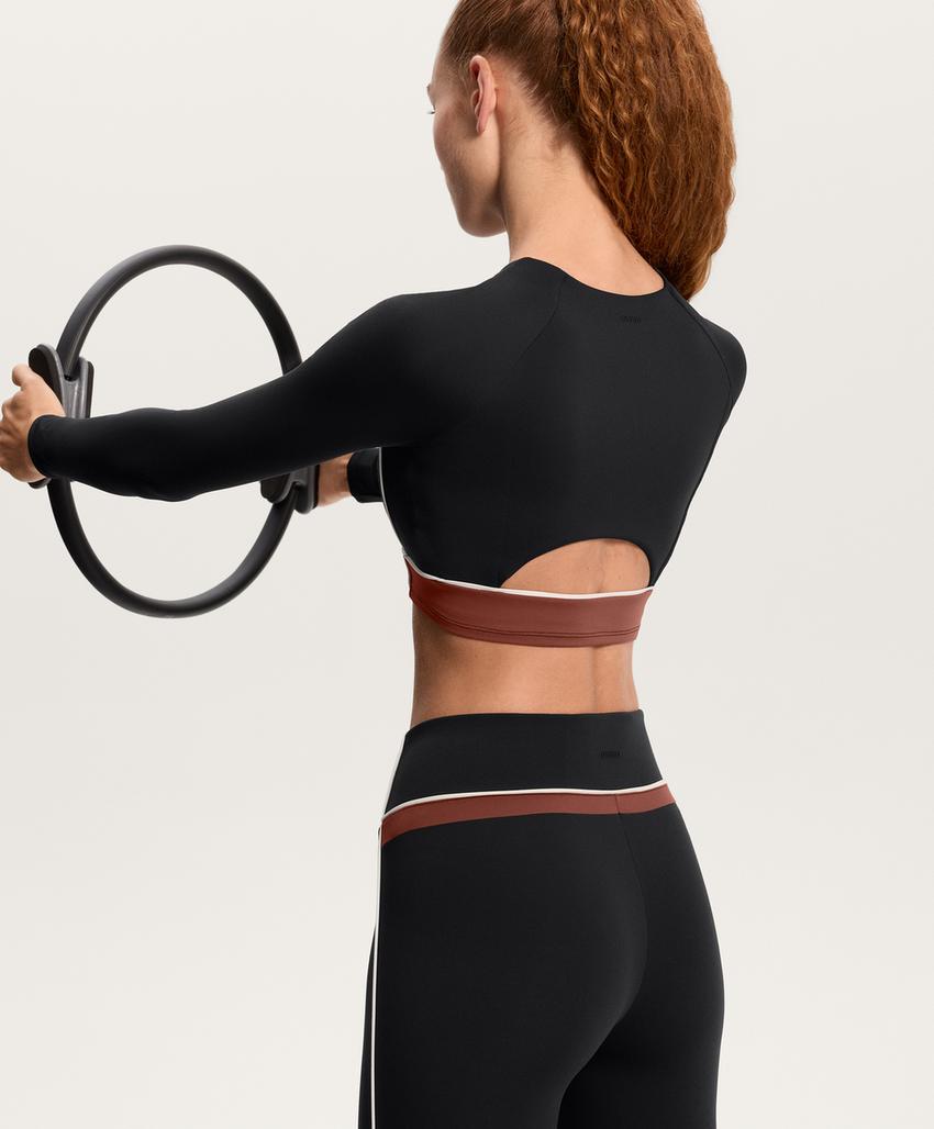 Топ с длинным рукавом и блочными вставками comfortlux