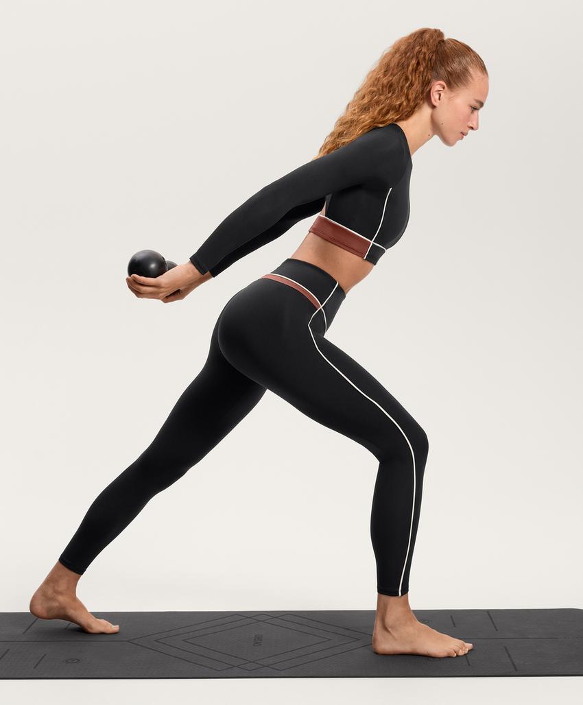 Топ с длинным рукавом и блочными вставками comfortlux