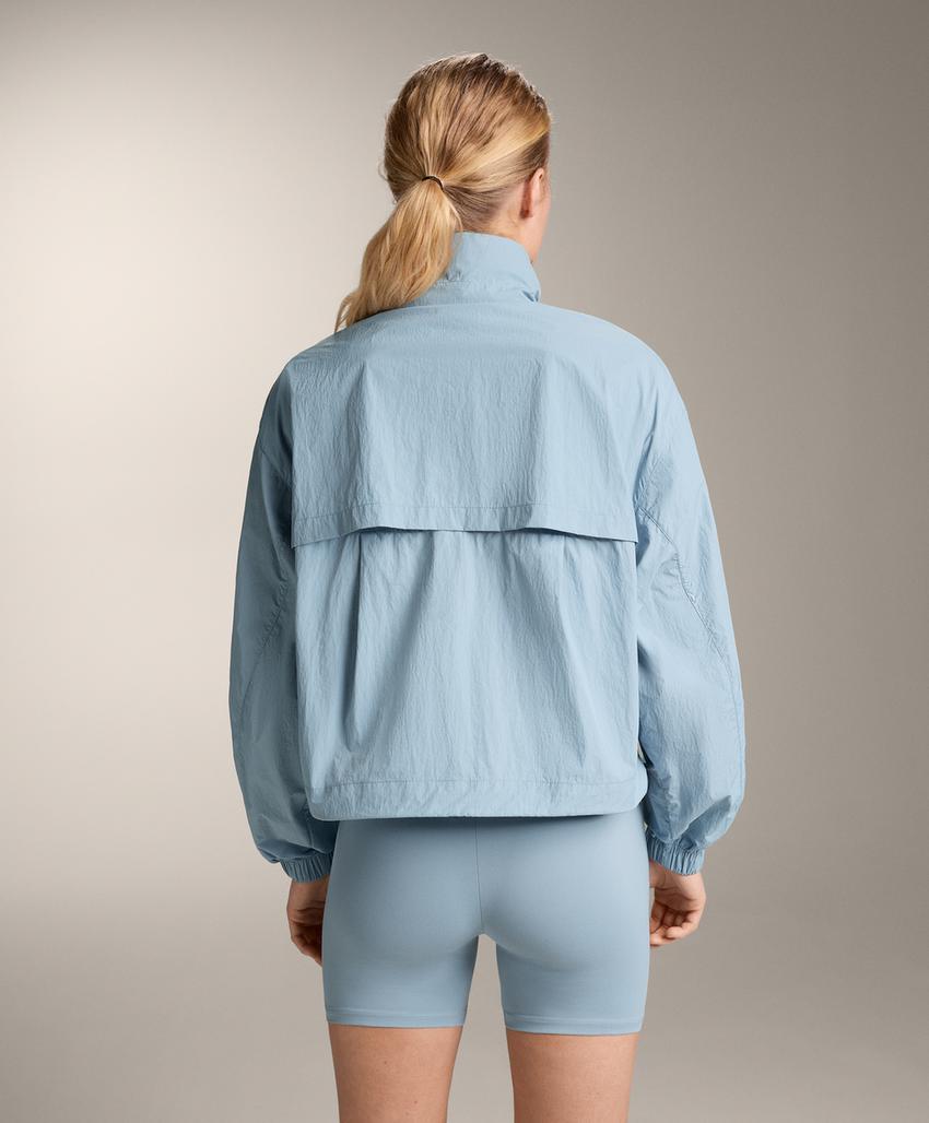 Ветровка с водоотталкивающим покрытием