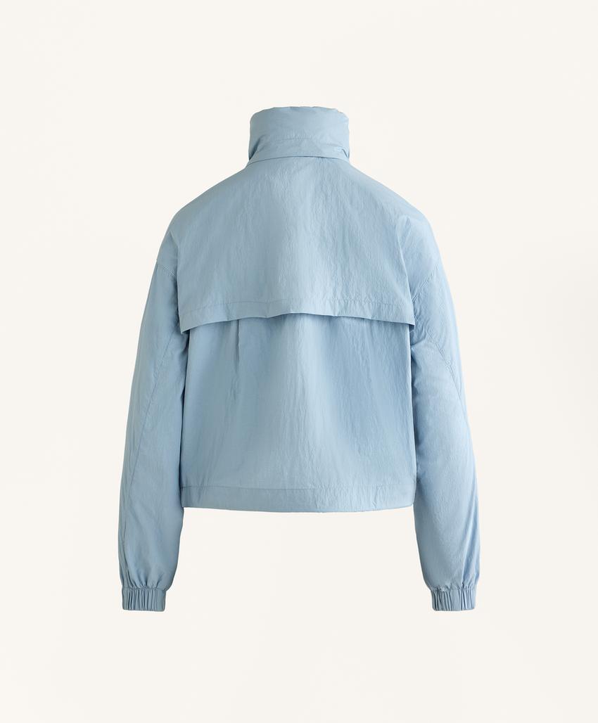 Ветровка с водоотталкивающим покрытием