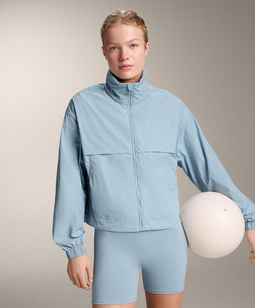 Ветровка с водоотталкивающим покрытием