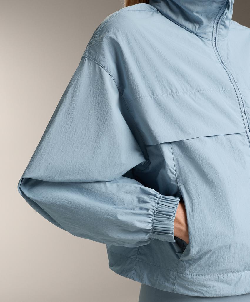 Ветровка с водоотталкивающим покрытием