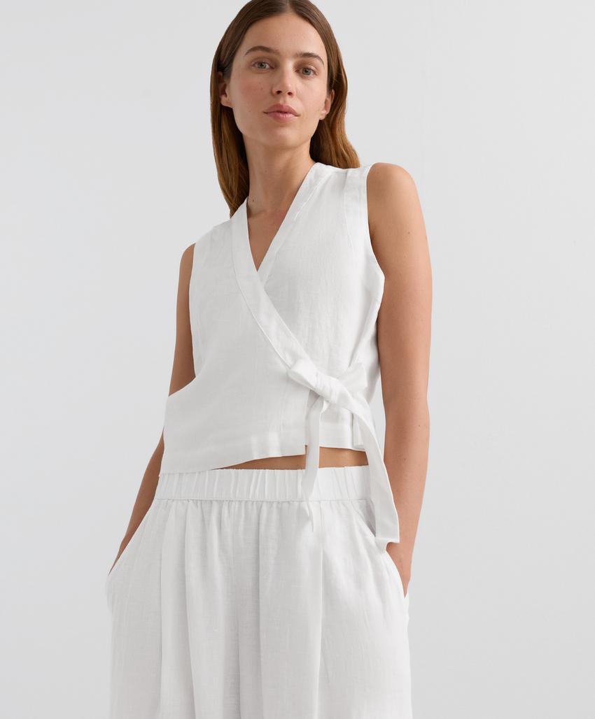 Топ из 100% льна с переплетающимися крест-накрест полосками и завязкой