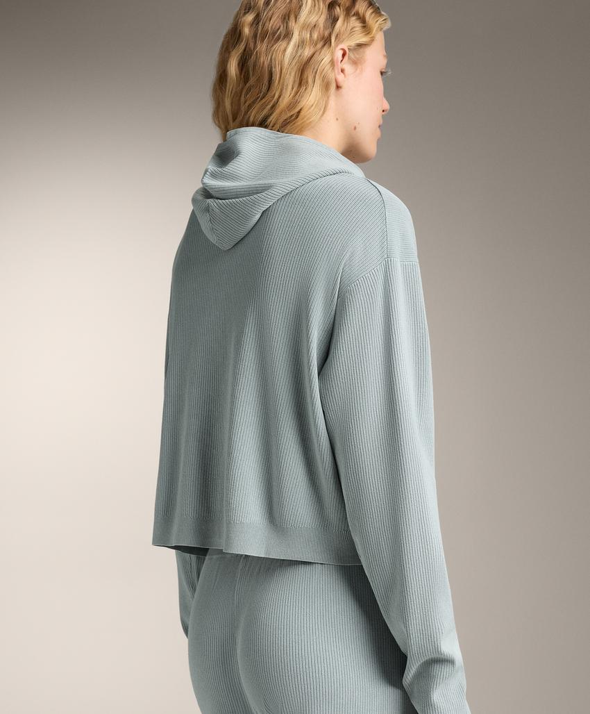 Трикотажная куртка с капюшоном