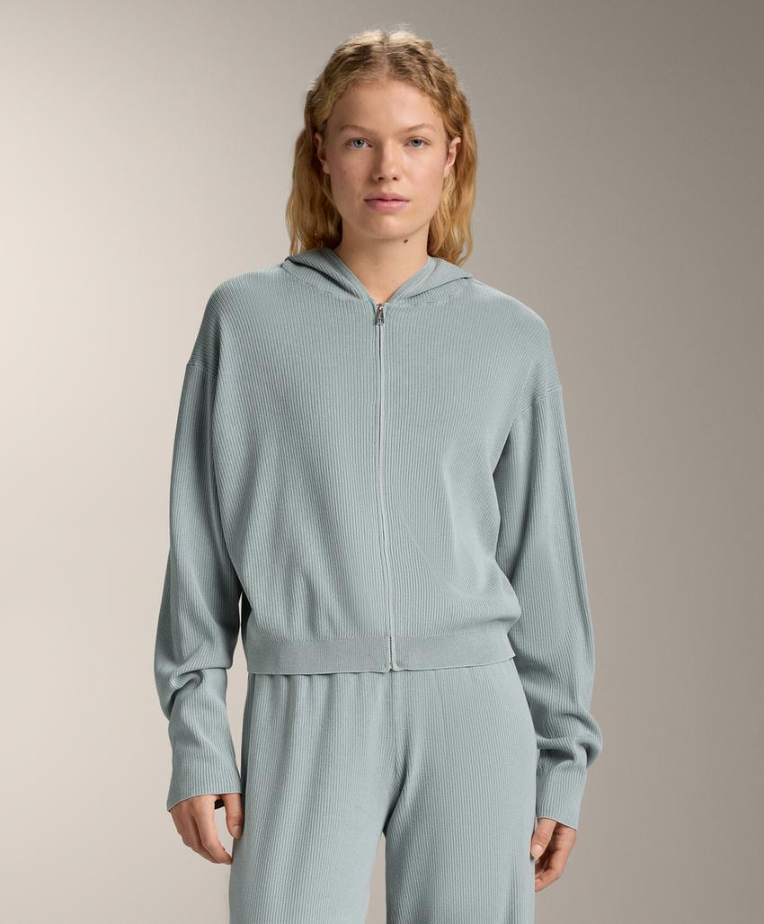 Трикотажная куртка с капюшоном