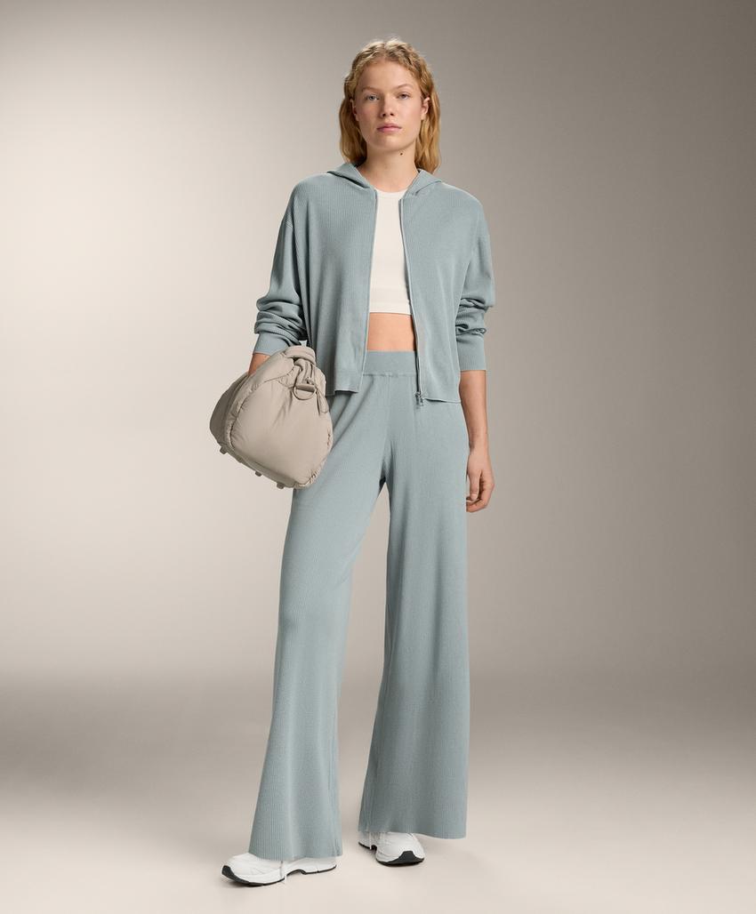 Трикотажная куртка с капюшоном