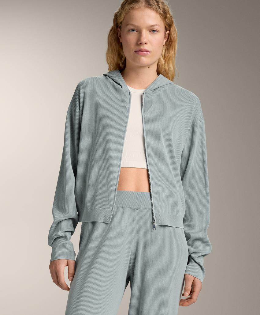 Трикотажная куртка с капюшоном