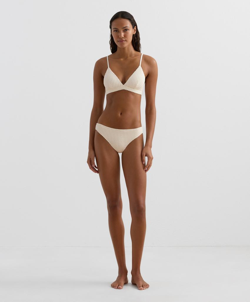 Бикини-слип классического кроя с объемным рисунком вязки