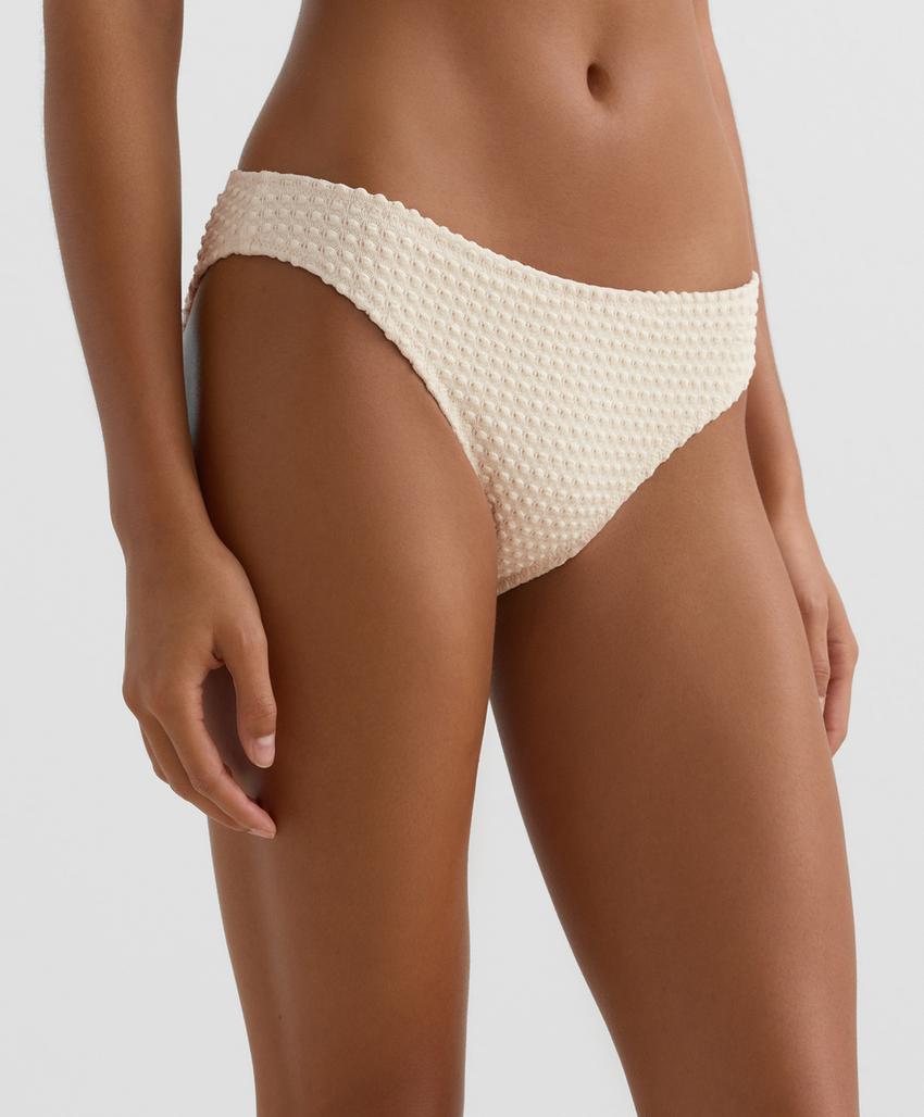 Бикини-слип классического кроя с объемным рисунком вязки