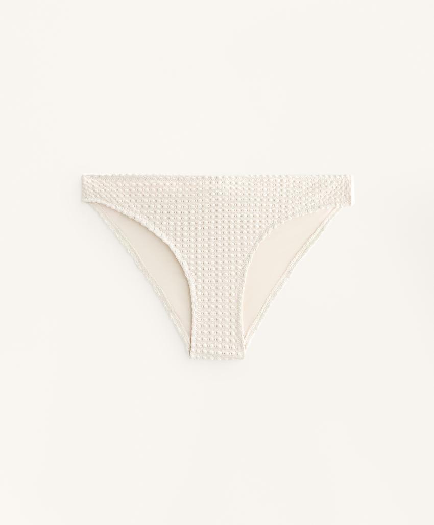 Бикини-слип классического кроя с объемным рисунком вязки