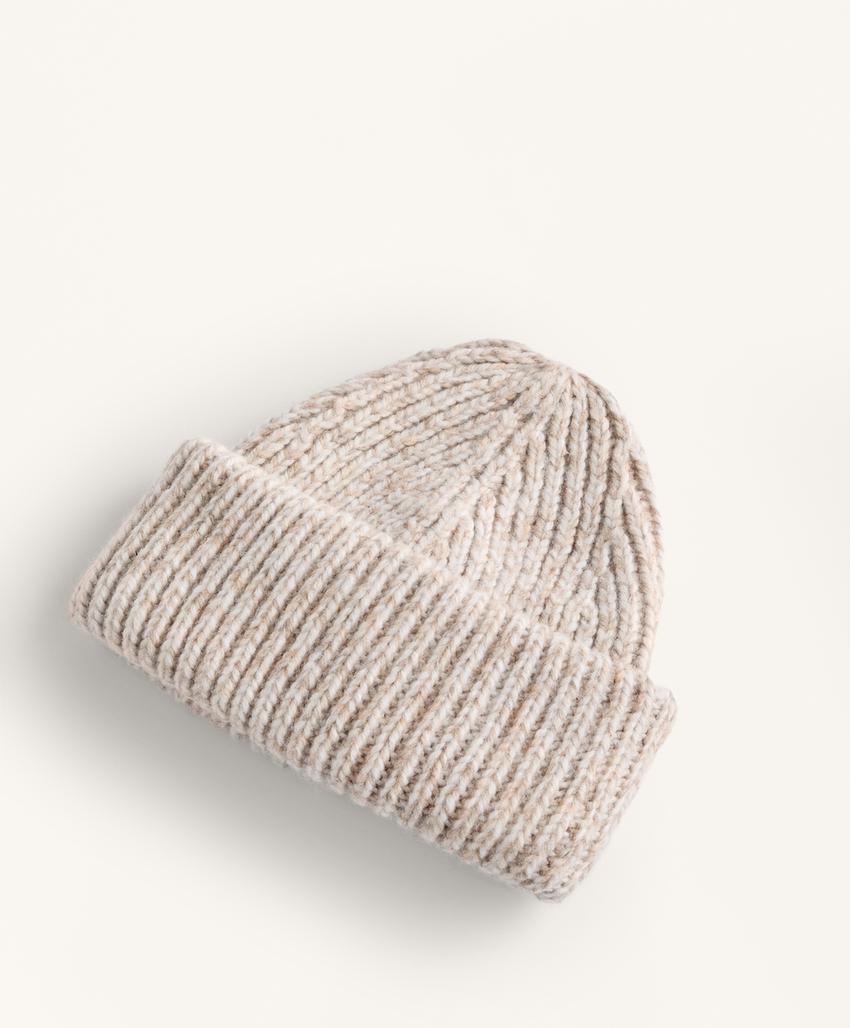 Шерстяная вязаная шапка с вкраплениями