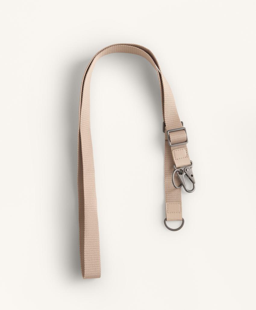 Два кошелька с подвесным ремешком