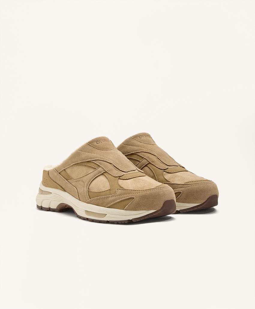 Слипоны в стиле беговых кроссовок