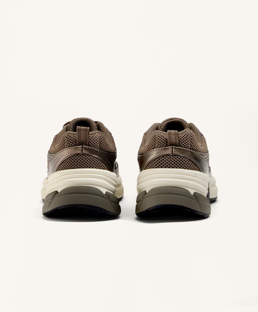 Беговые кроссовки стиля бега