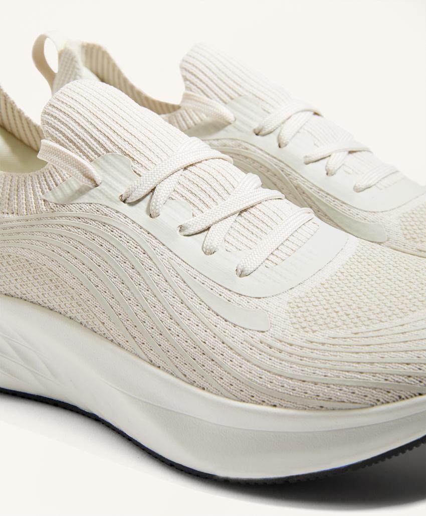 Универсальные кроссовки для повседневной носки и прогулок