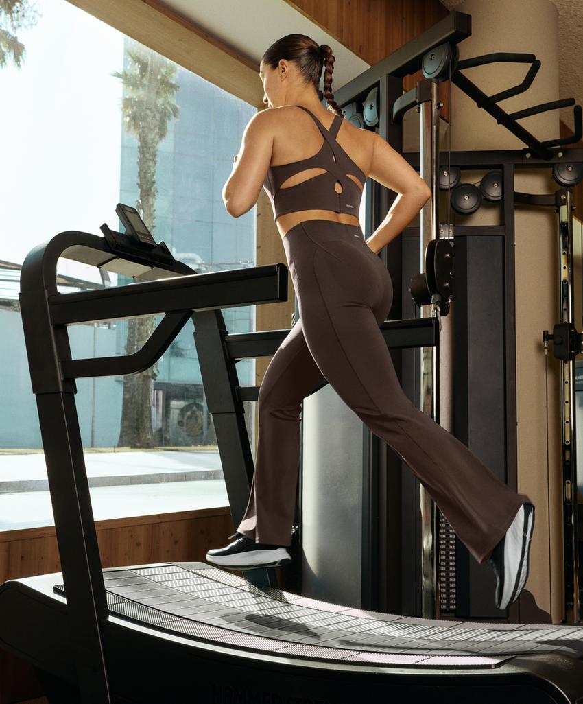 Брюки клеш Compressive с завышенной талией и эффектом пуш-ап